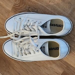 Chuck Taylor All Star Leather Low-Top Shoe/Sneakers-White. Size 8